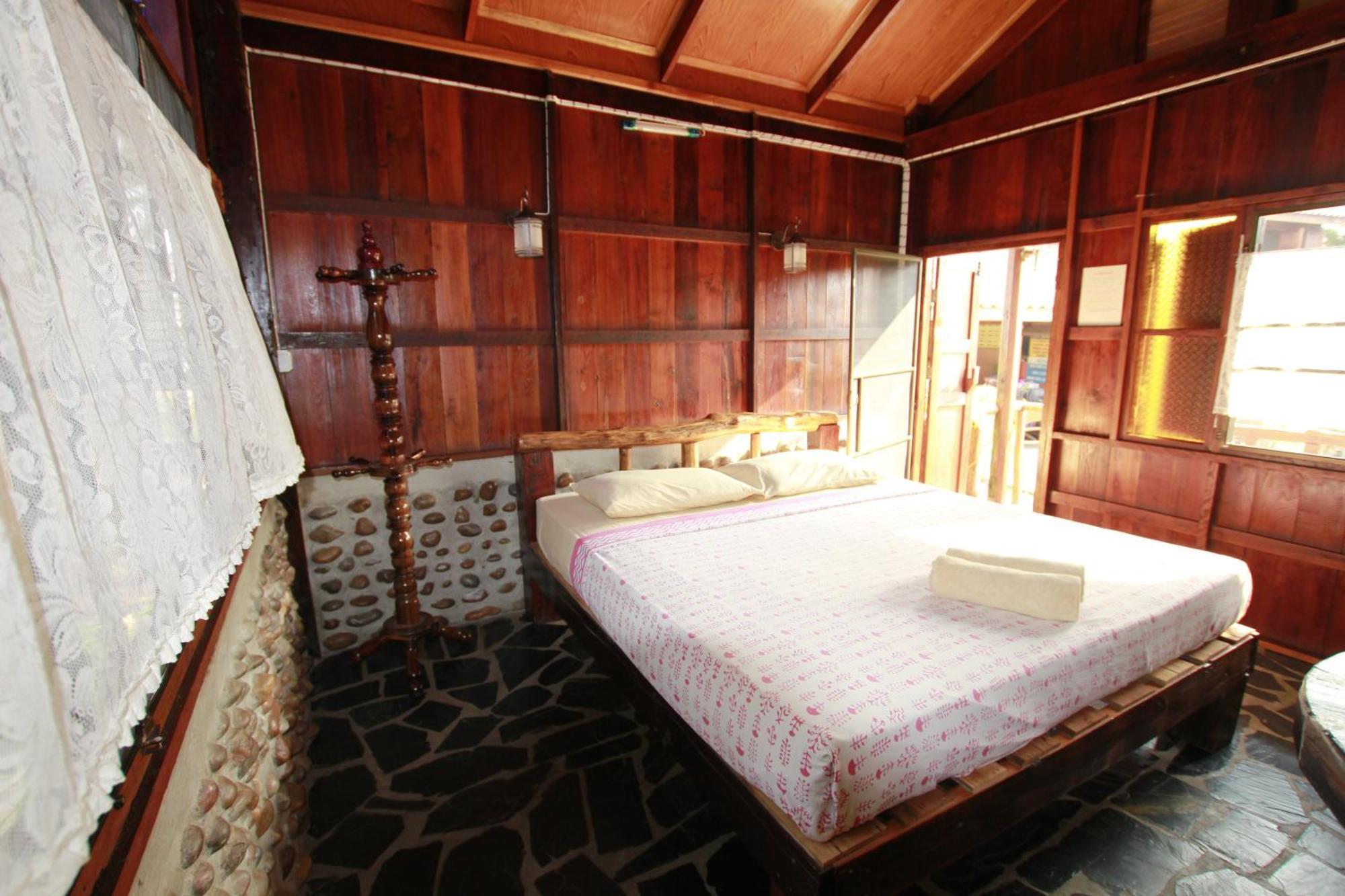 J&J Guesthouse Sukhothai Quarto foto