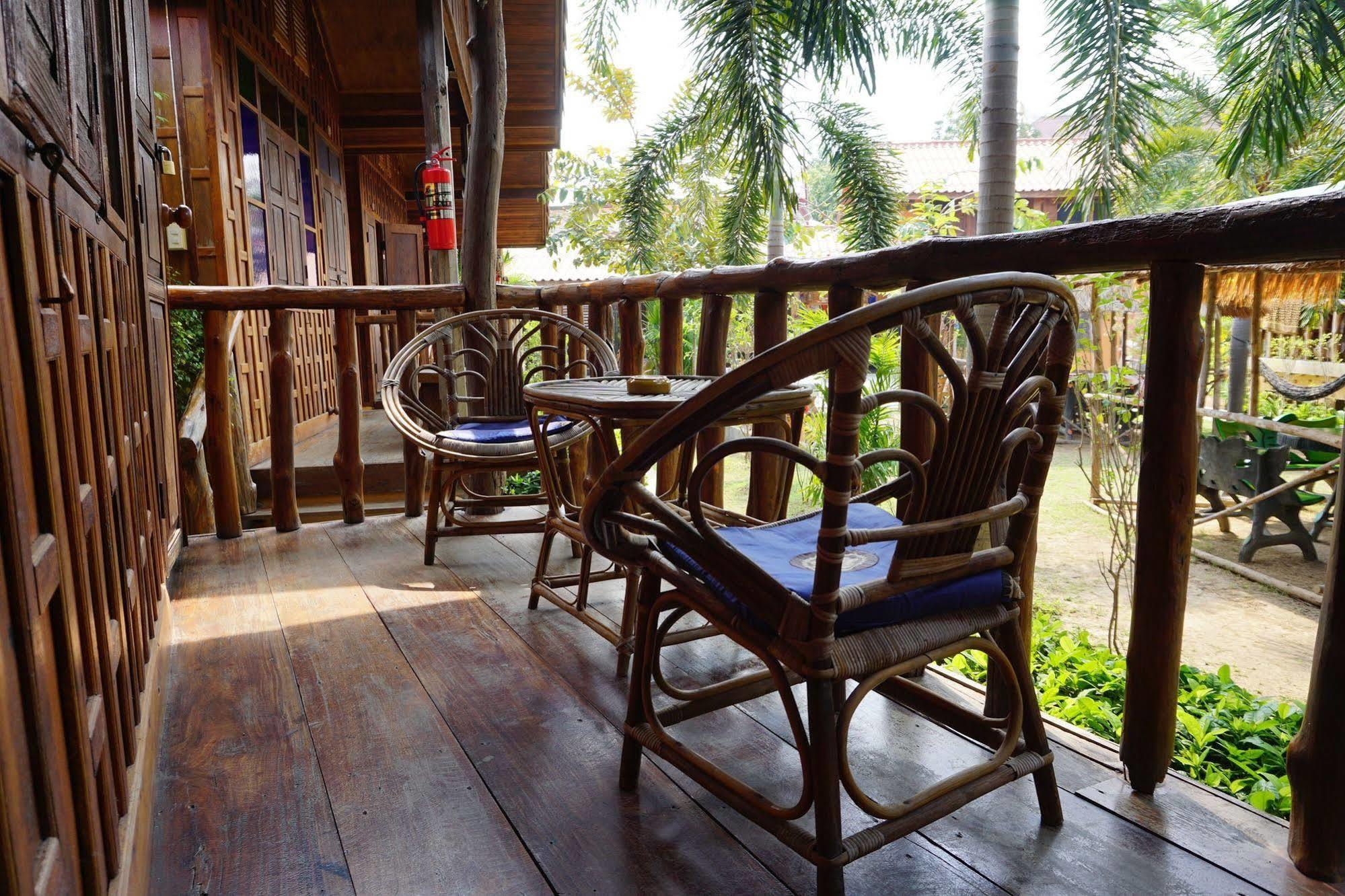 J&J Guesthouse Sukhothai Exterior foto